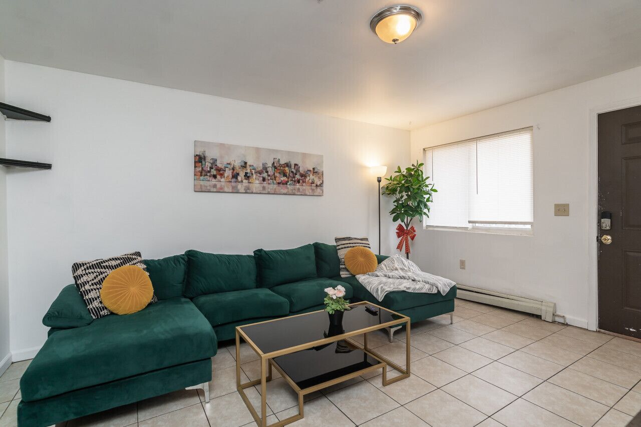 Entire 1-Bedroom Apartment