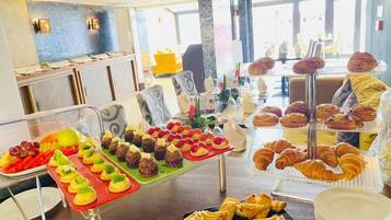 Daily buffet breakfast (EUR 12000 per person)