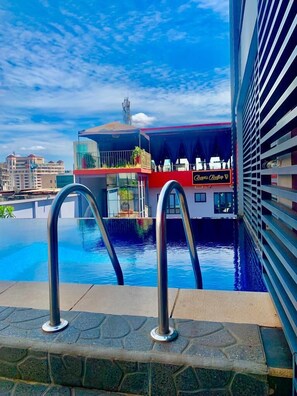 A swimming pool with metal railings, a restaurant named 'Bistro Rooftop' with outdoor seating, and a cityscape in the background. - Boun's Hotel Resort & Spa (Yaoundé)