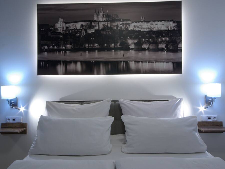 Quarto conforto | Frigobar, escrivaninha, quartos à prova de som, Wi-Fi de cortesia