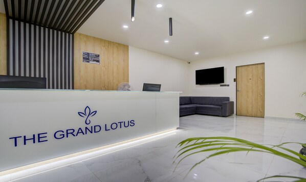 Reception - Treebo Grand Lotus (Surat)