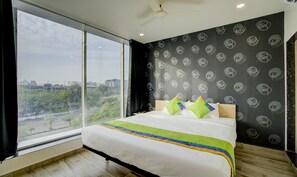 Standard Room | Desk, soundproofing - Treebo Grand Lotus (Surat)