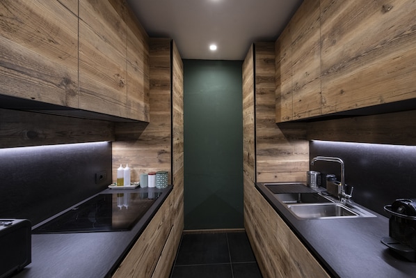 Fridge, microwave, oven, stovetop - Special offer ! Top location with private parking (Cortina d'Ampezzo)