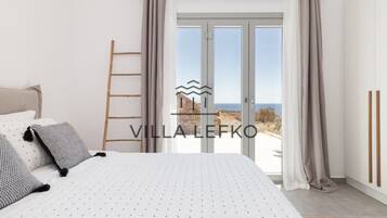 4 bedrooms, iron/ironing board, WiFi