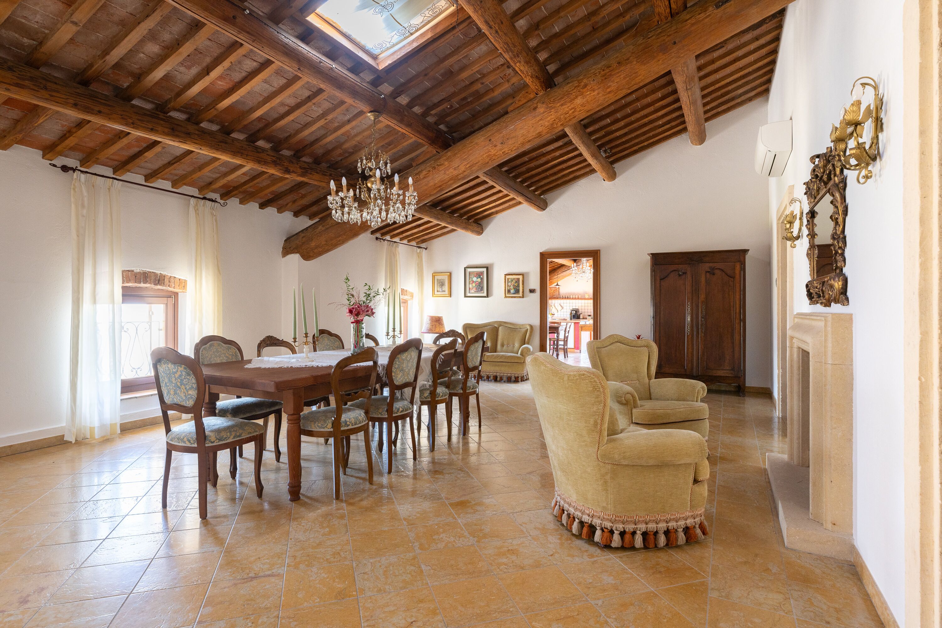 Deluxe Penthouse, 3 Bedrooms, Hill View | Living area | 43-inch Smart TV with digital channels, fireplace, heated floors