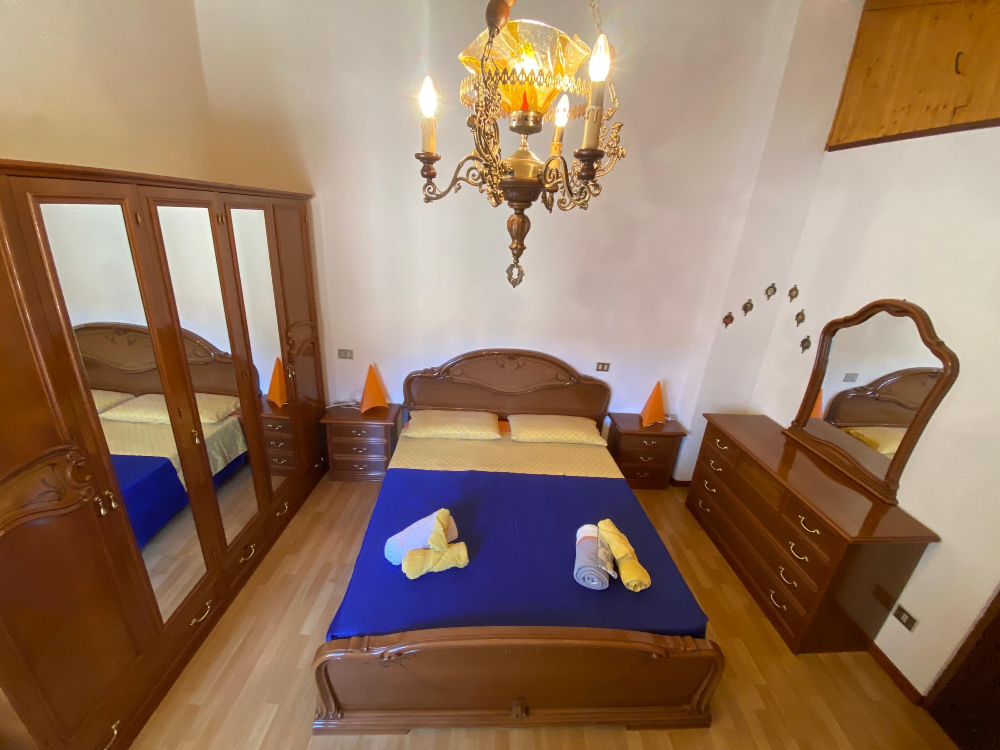 2 chambres, fer et planche à repasser, Wi-Fi, draps fournis