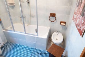 Free toiletries, hair dryer, bidet, towels - The Little House [Franco's Court] (Brusimpiano)