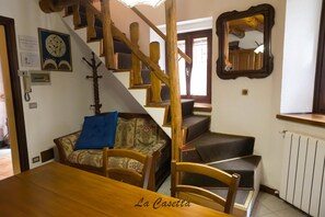 TV - [Typical Apartment in the Courtyard] Lake Lugano (Brusimpiano)