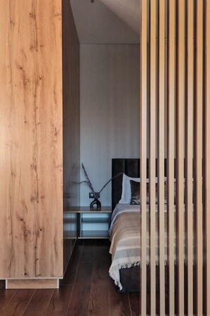 أغطية فراش متميزة وستائر تعتيم ومكواة/لوح كي وواي فاي مجانًا