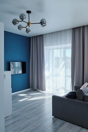 Deluxe Studio | Living area - Seven City Apartments (Semipalatinsk)