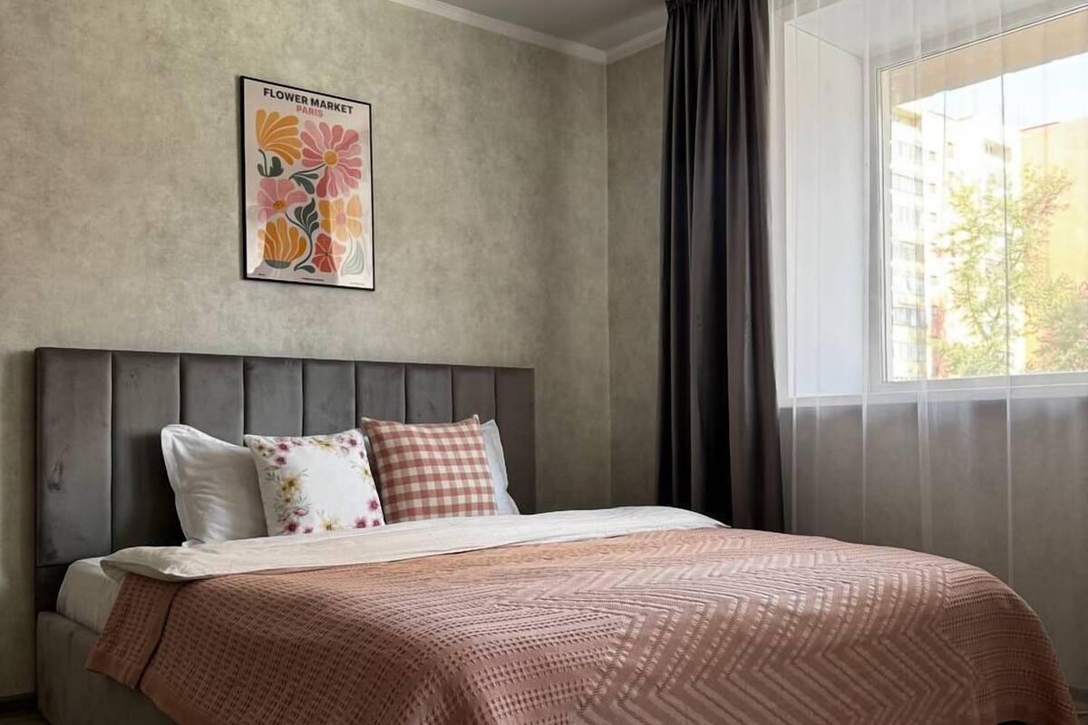 Estudi Comfort | Roba de llit d'alta qualitat i cortines opaques 