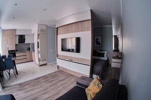 Premium bedding, blackout curtains, iron/ironing board, free WiFi - Seven City Apartments (Semipalatinsk)