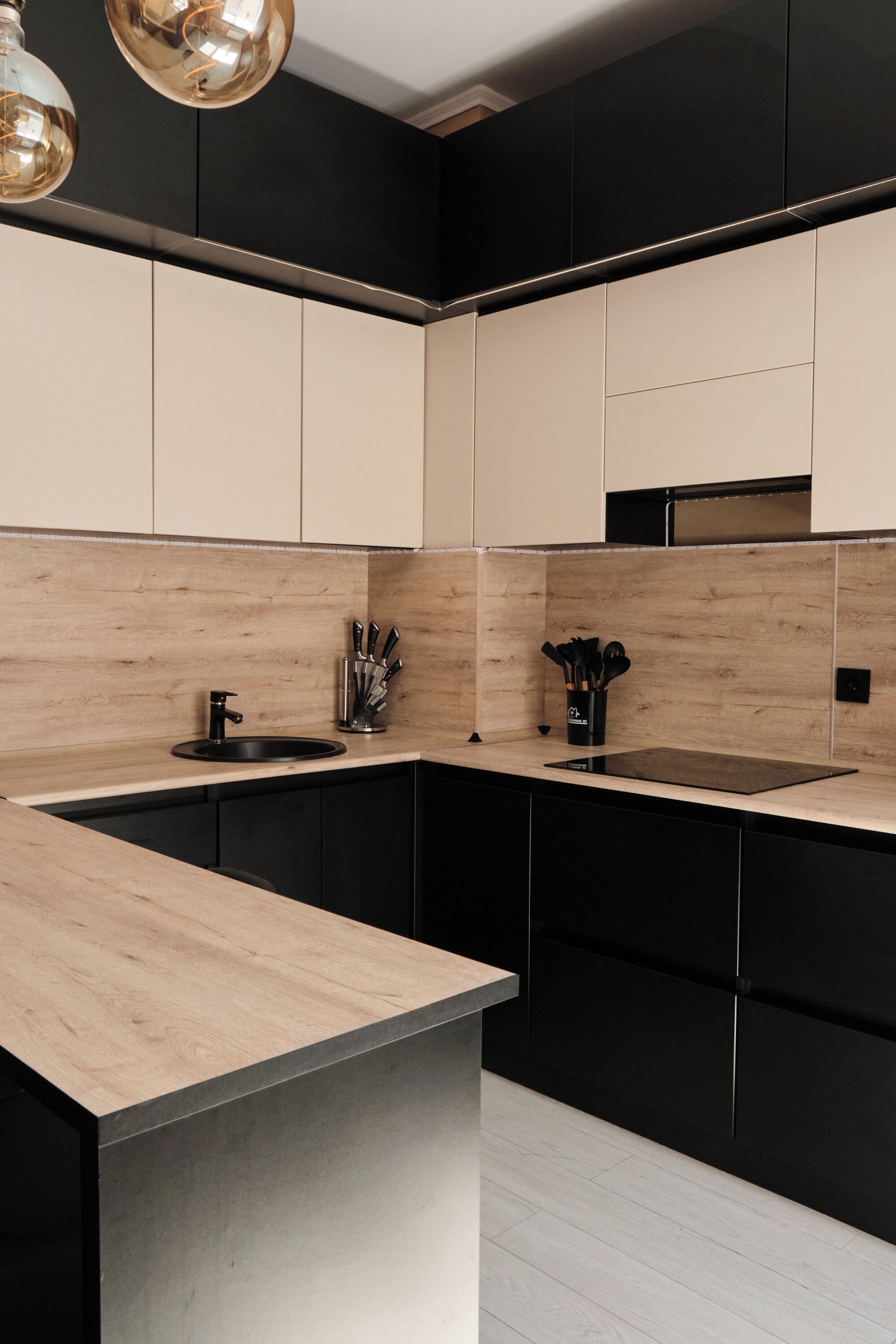 Studiosuite – premium | Eget kjøkken | Mikrobølgeovn, kokeplater, steketakke og kjøkkenutstyr