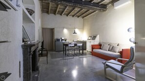 Apartment (1 Bedroom) | Wohnbereich