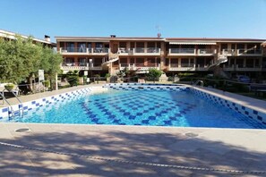 Outdoor pool - Maisonette of 6 persons 50 meters from the sea (Γερακινή)