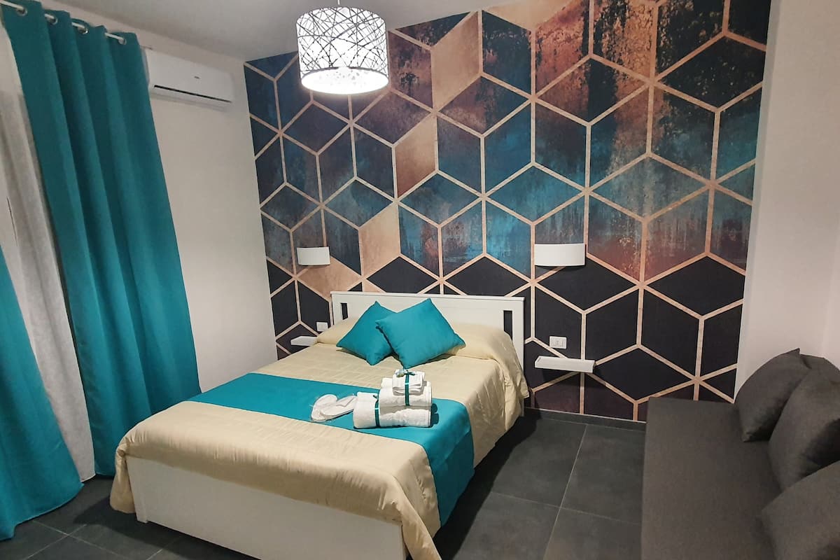 Exclusive Room | Premium bedding, individually decorated, individually furnished, desk