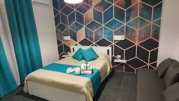 Exclusive Room | Premium bedding, desk, soundproofing, WiFi (free)