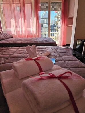 Deluxe Room | Premium bedding, individually decorated, individually furnished, desk - Gaisa Naples - Bed & Breakfast (Naples)