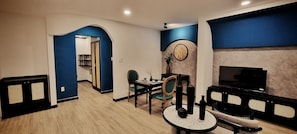Premium Room | Minibar, desk, soundproofing, free WiFi