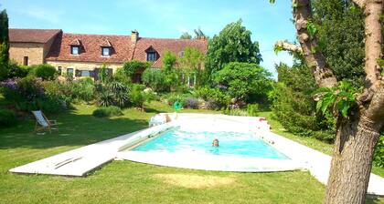 Belle maison en pierres avec vue sur la Dordogne et piscine