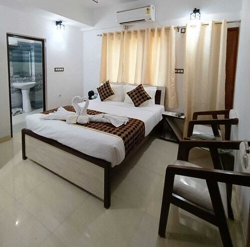 Hotel Aman Residency