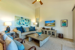 Condo, 1 Bedroom | Living area