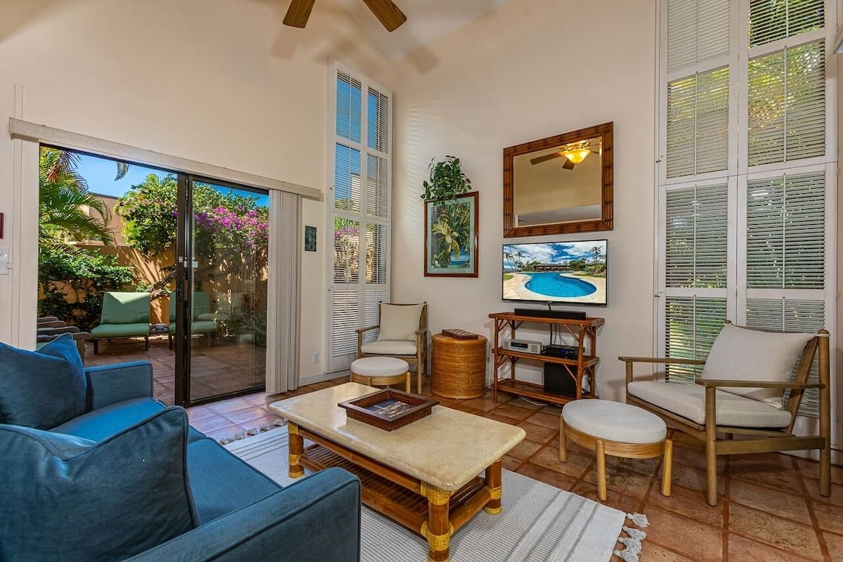 Condo, 1 Bedroom | Living area