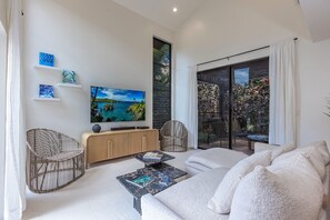 Condo, 1 Bedroom | Living area