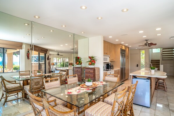 Condo, 2 Bedrooms | Dining