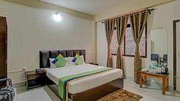 Deluxe Room | Individually furnished, desk, iron/ironing board