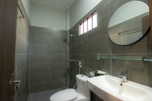 Bathroom - familia resort (Phu Quoc)