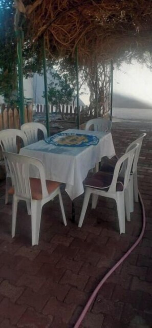 تناول الطعام بالخارج