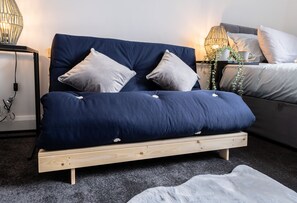 3 bedrooms, Internet, bed sheets - Casa Lobo's Beautiful Suites +free offroad parking -Suite#2 (Wolverhampton)