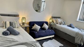 3 camere, accesso a Internet, lenzuola