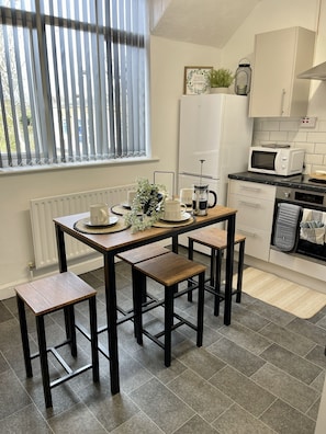 Dining - Casa Lobo's Beautiful Suites +free offroad parking -Suite#2 (Wolverhampton)