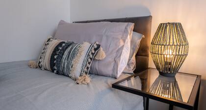 Casa Lobo's Beautiful Suites +free offroad parking -Suite#2