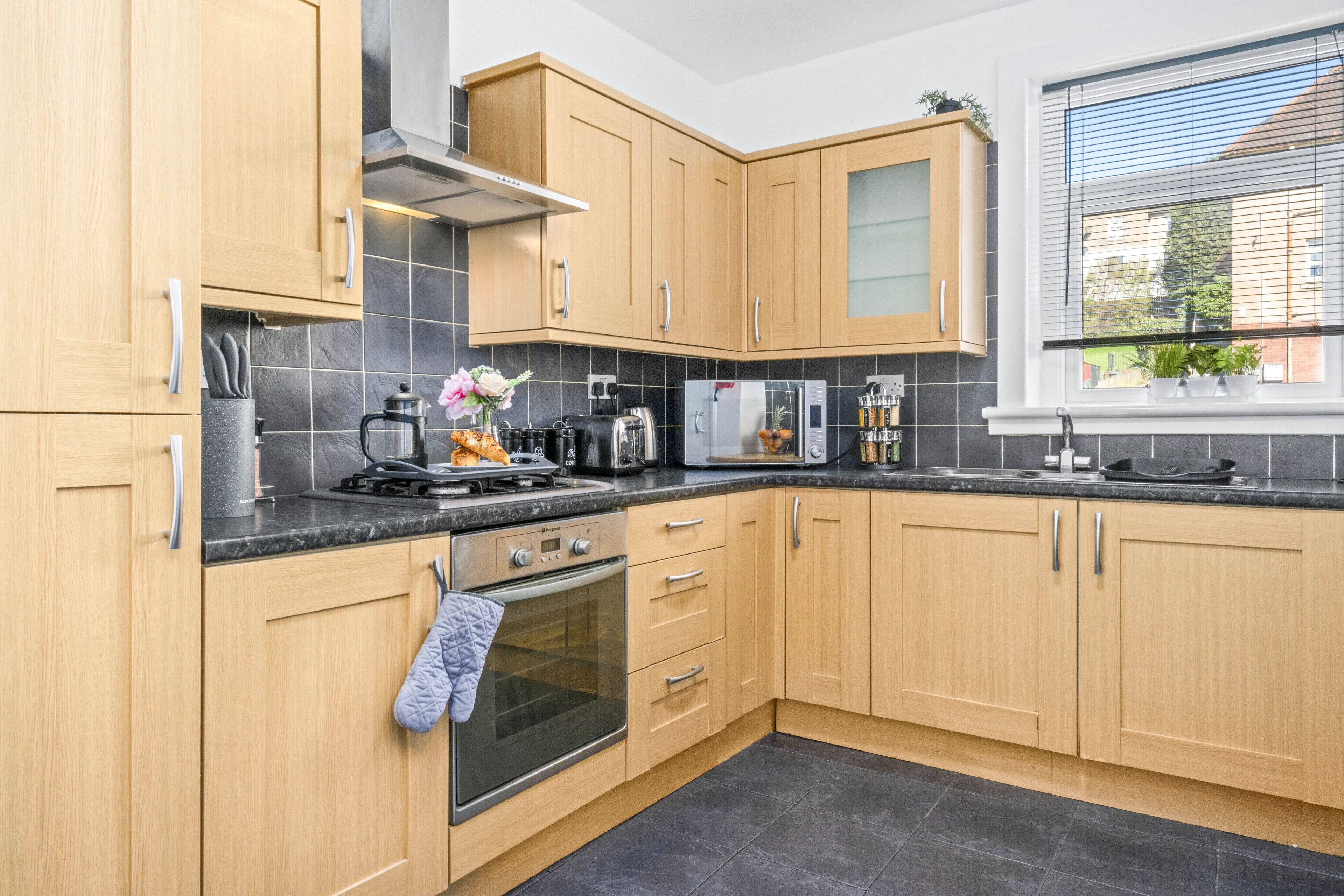 Apartment | Private kitchen | Full-size fridge, oven, electric kettle, cookware/dishes/utensils