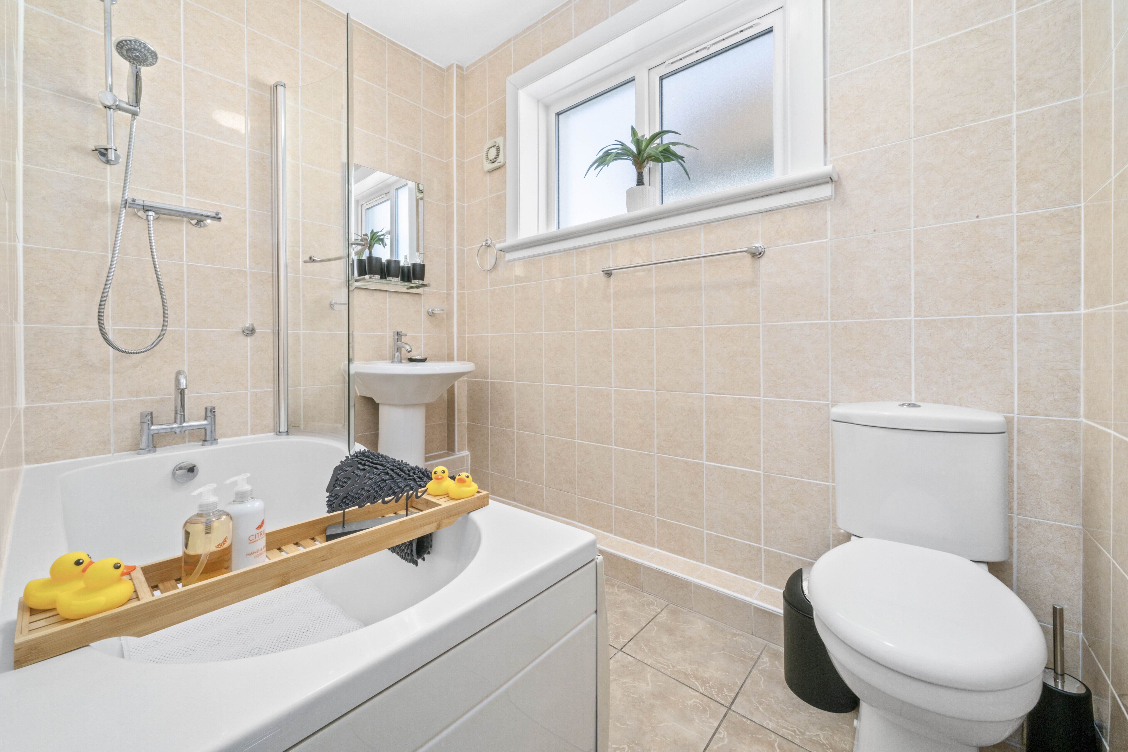 Apartment | Bathroom | Hair dryer, towels