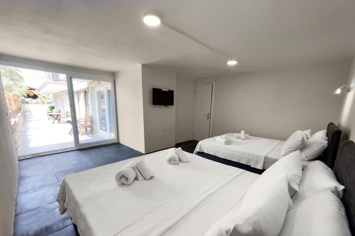 Habitación familiar | Sábanas de algodón egipcio y ropa de cama de alta calidad