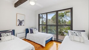 4 bedrooms, iron/ironing board, bed sheets