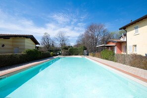Seasonal outdoor pool - Appartamento Golf Resort (Manerba del Garda)