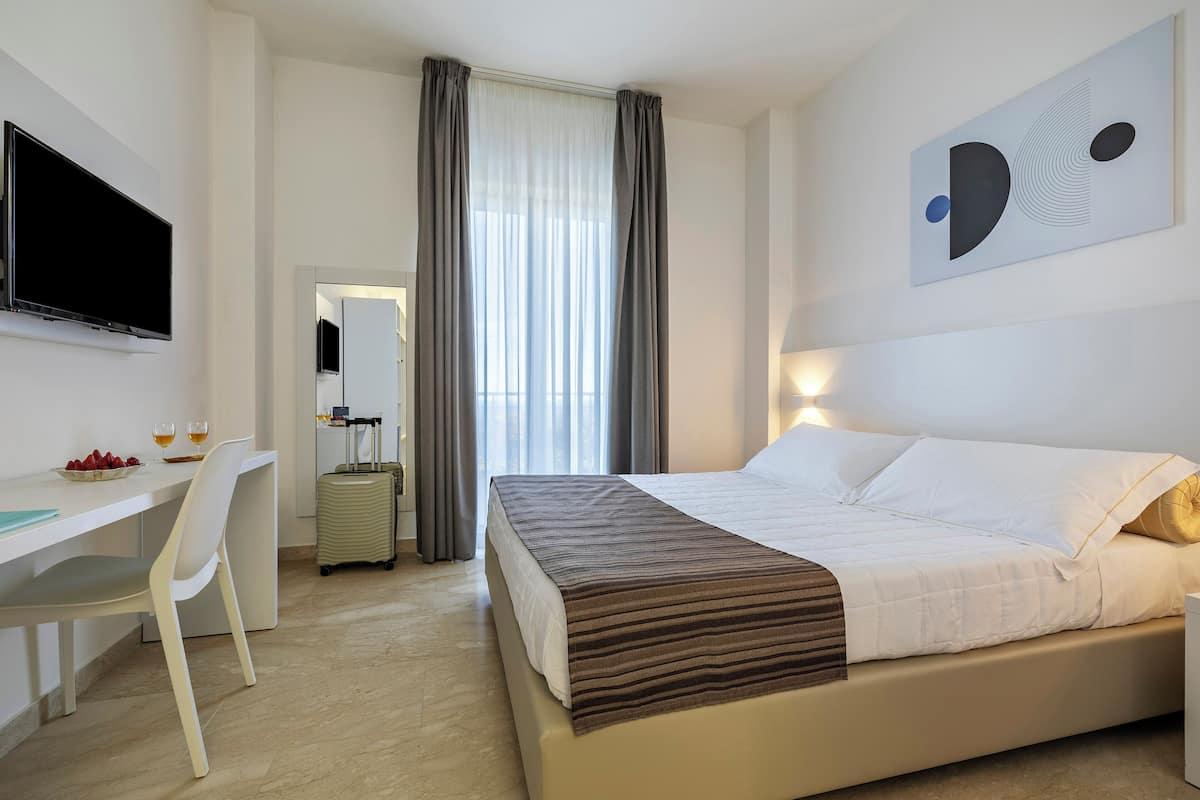 Room, Garden View