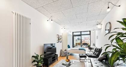 LiT LiVING: LuxusLoft | Box SprIng | Air Con | BBQ