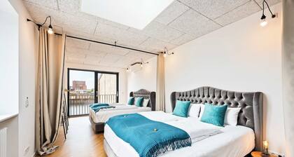 LiT LiVING: LuxusLoft | Box SprIng | Air Con | BBQ