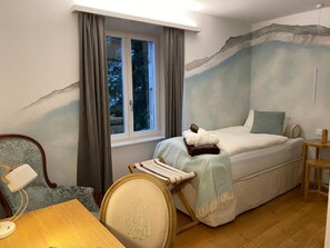 In-room safe, individually decorated, desk, soundproofing