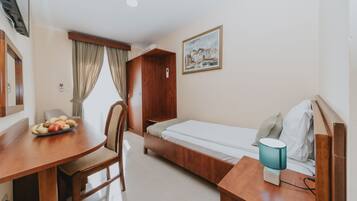 Deluxe Single Room | Living area | LCD TV