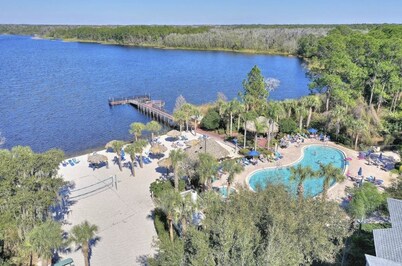 Disney Area Ground Floor Villa * Free Parking * Beach * Pools*