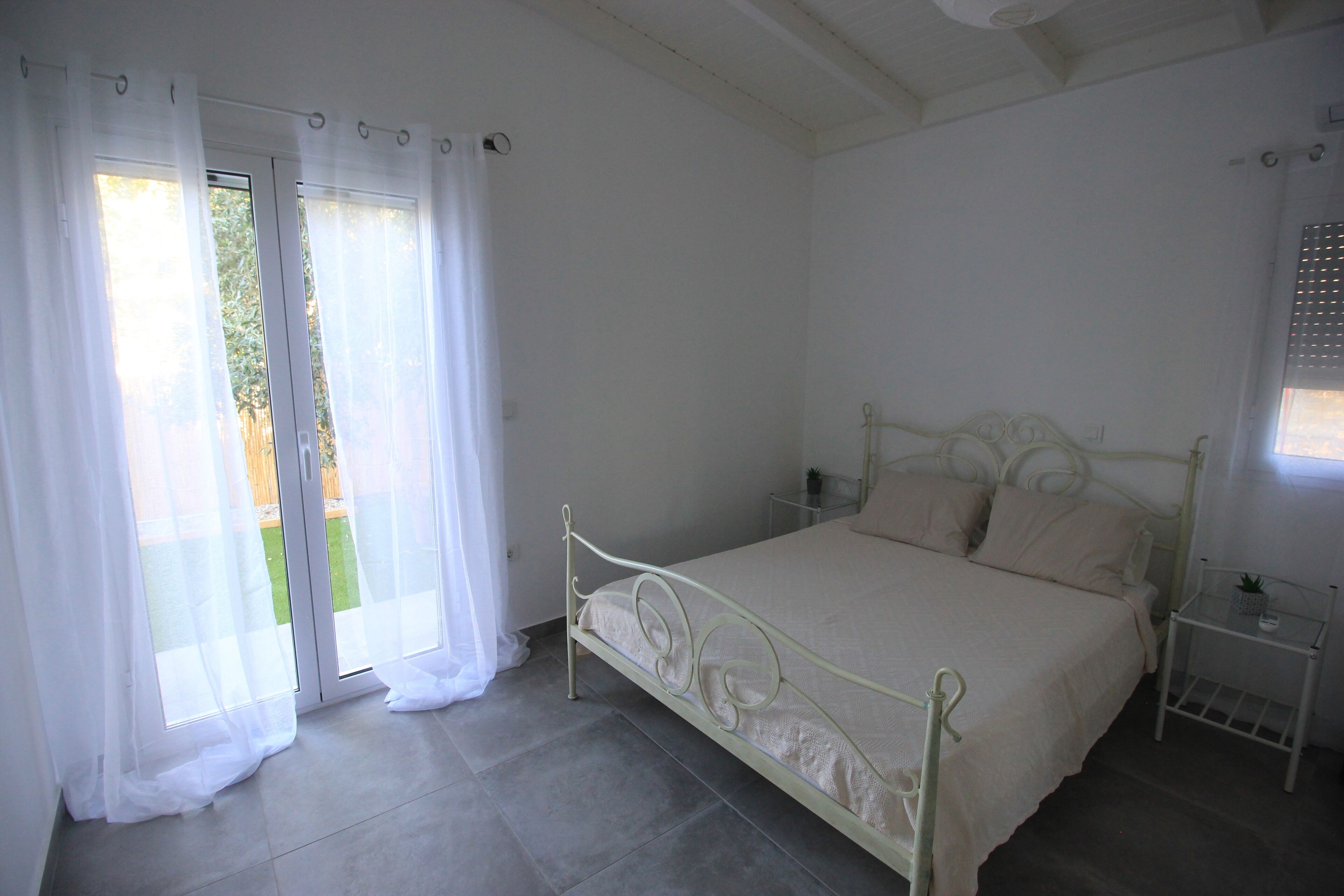 Brand new house with a garden, next to the beach.