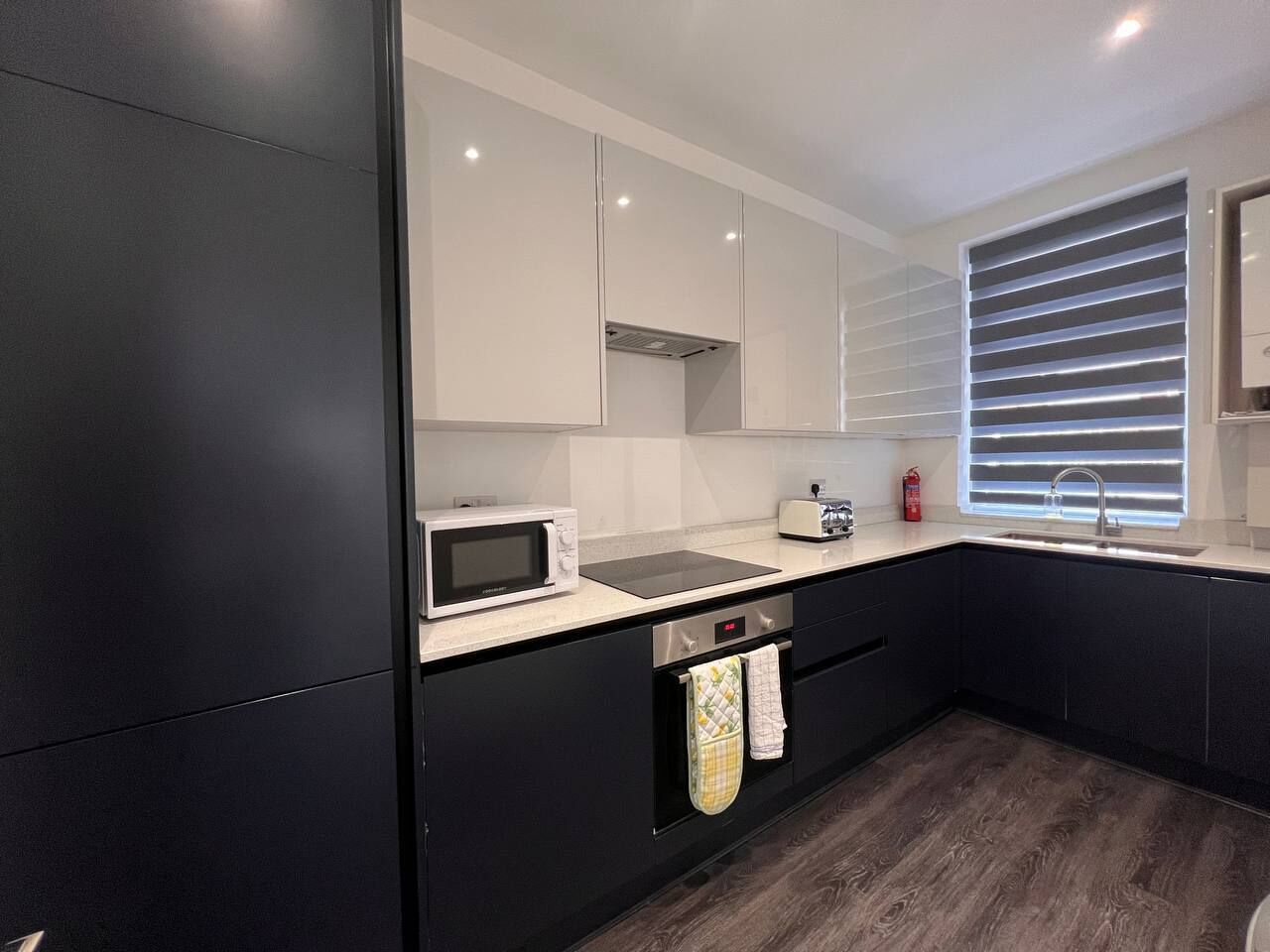 Modern 3BR 2BA w garden parking 5 min walk to tube