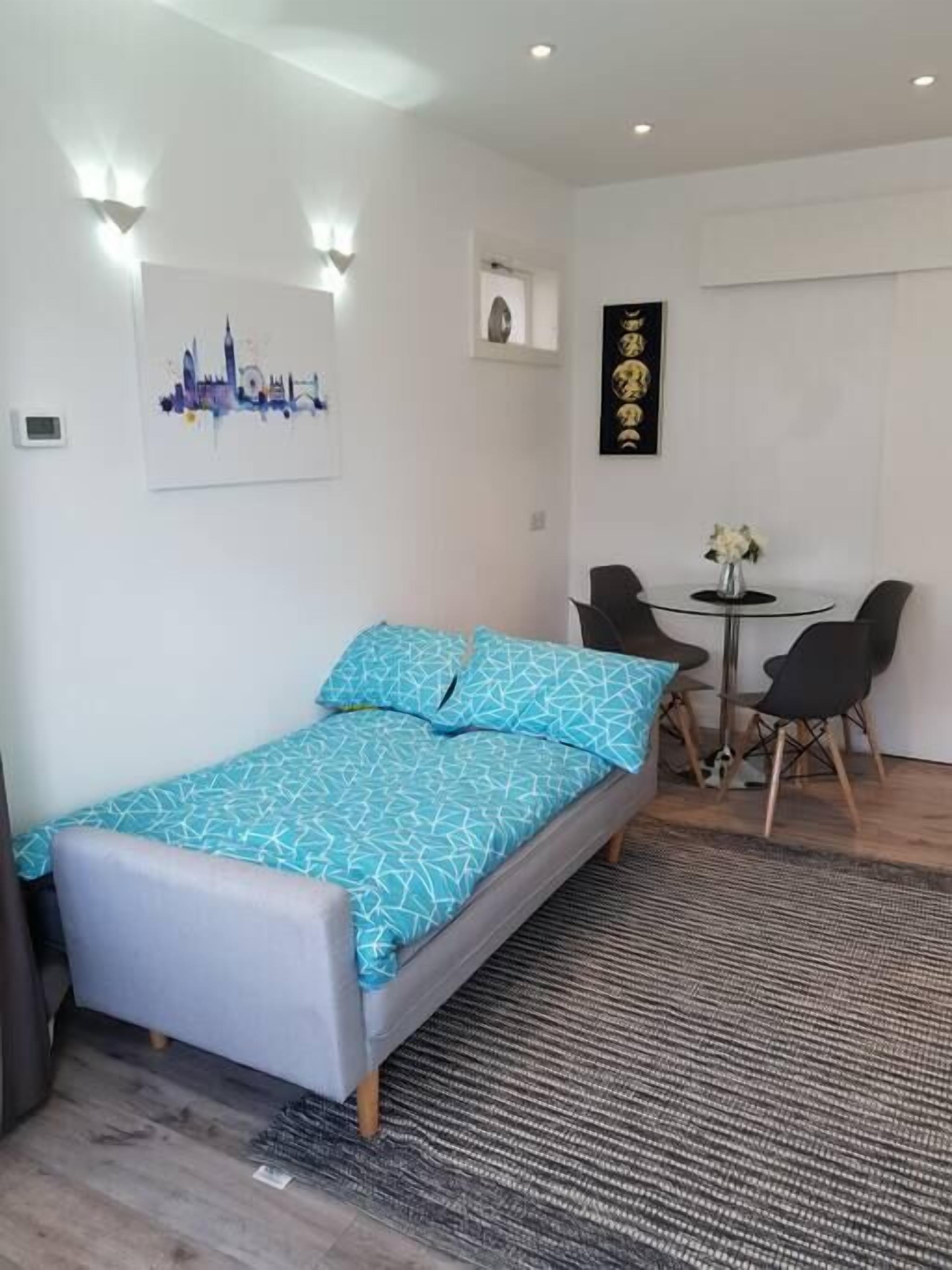 Cozy G floor 1BR w ensuite - 8 min walk to tube